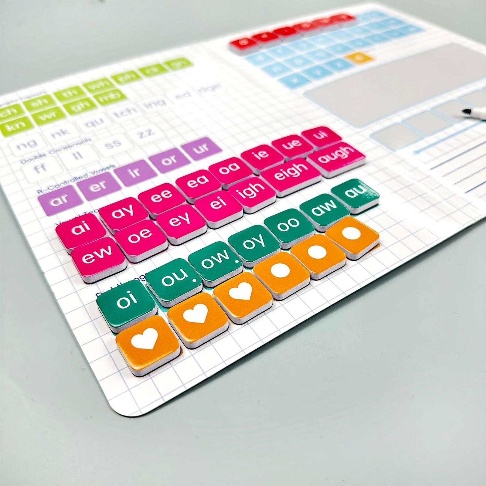 Kids Educational Game - フォニックスとスペル学習用の文字タイル 完全磁気式教育用インタラクティブ学習玩具 子供向けフォニックスゲーム 男の子向け